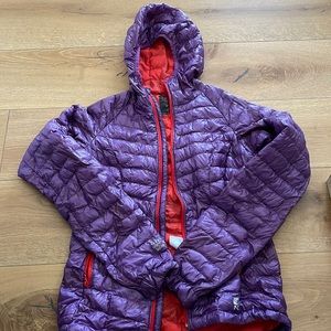 Mountain hardware puffer